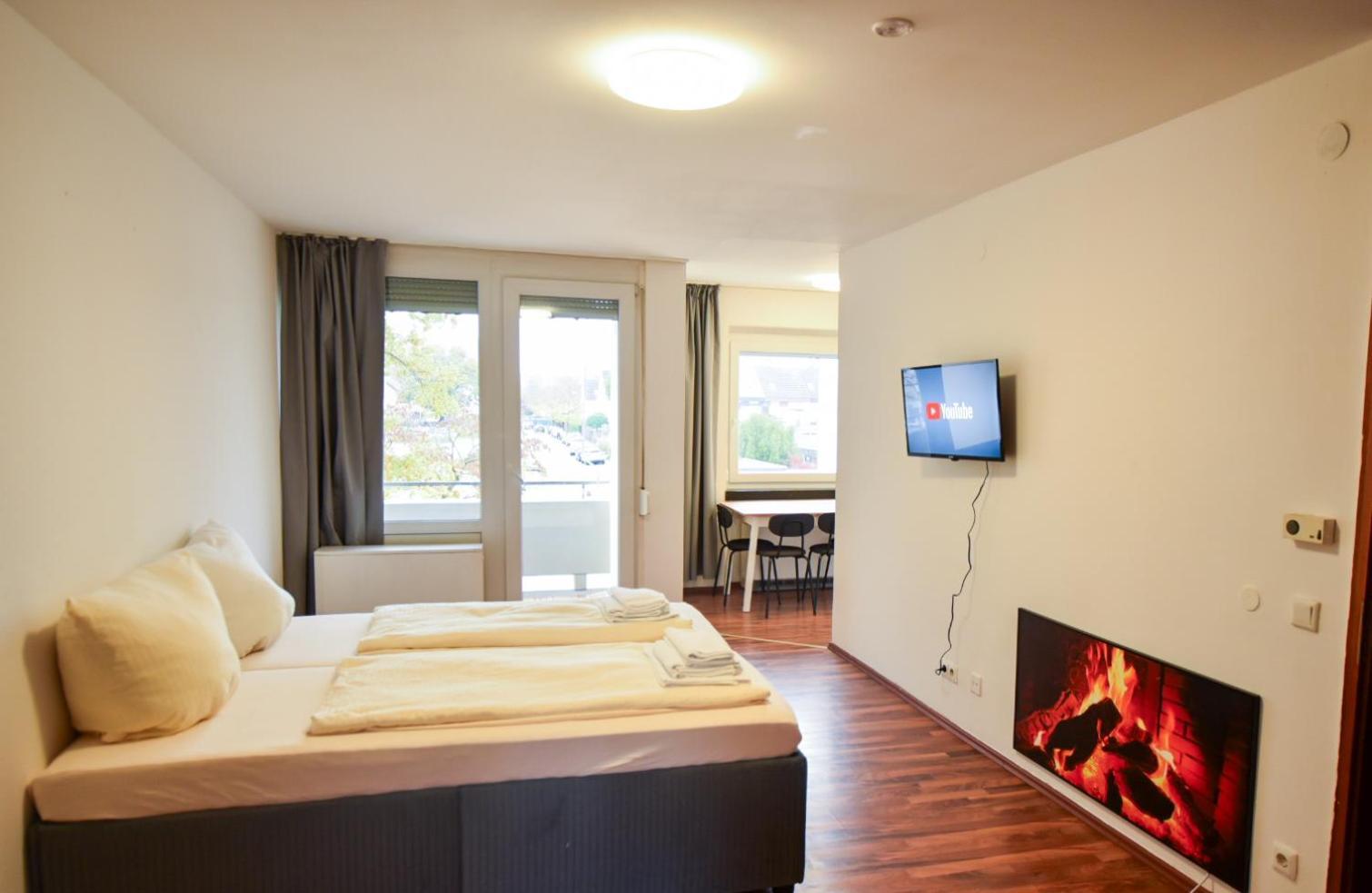 Hotel Im Natur Mit Eigene Kueche Bad Balkon Parkplatz Netflix Nuremberg Exterior photo