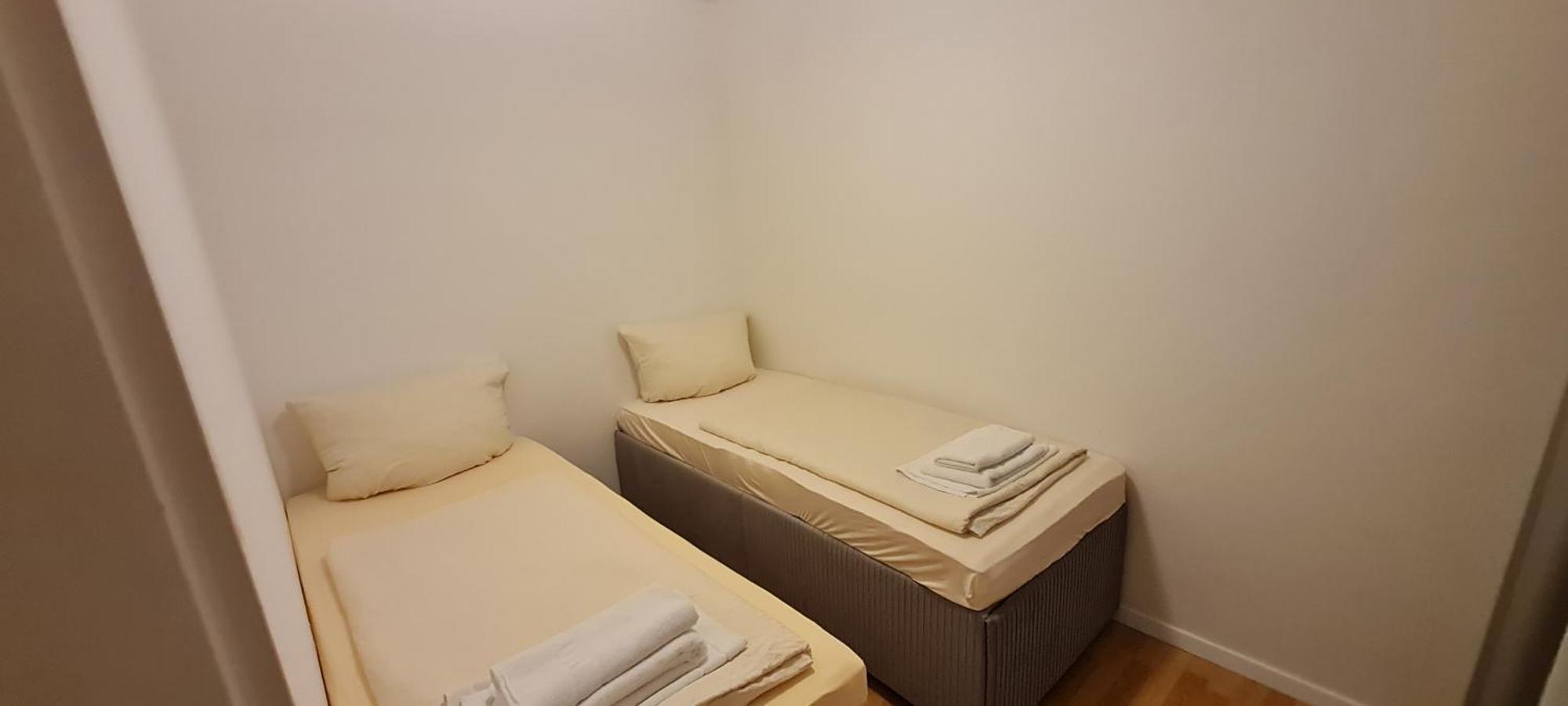 Hotel Im Natur Mit Eigene Kueche Bad Balkon Parkplatz Netflix Nuremberg Room photo